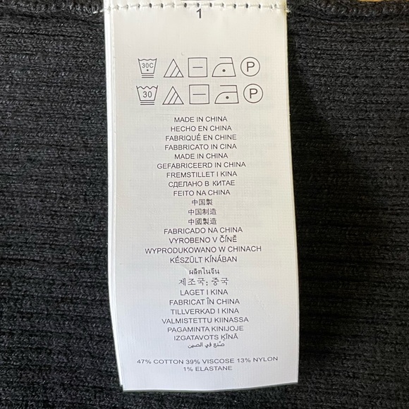 ‼️$5 SALE‼️ MICHAEL KORS One Sleeve V Neck Ribbed Sweater - Picture 5 of 8